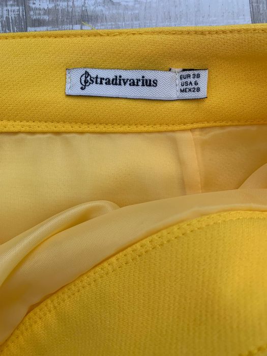 Fusta stofa Stradivarius galbena, marime 38