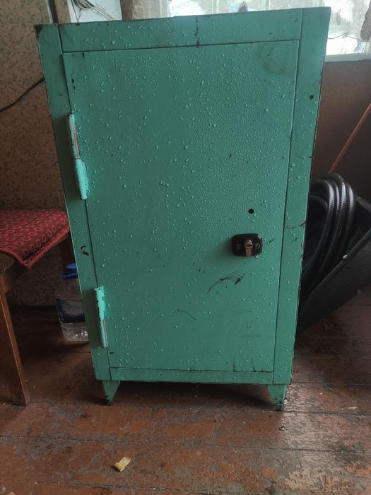 Сейф б/у состояние отличное