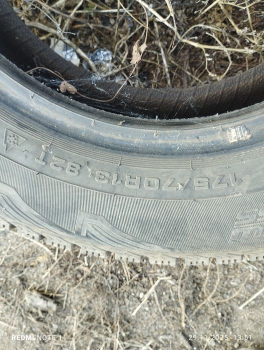 зимние покрышки.13 в отличном состоянии