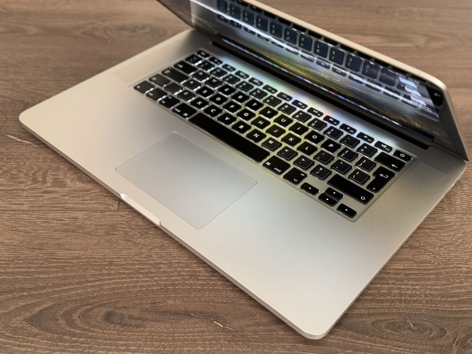 MacBook Pro 15” 1TB SSD / Core i7 / Battery 100%