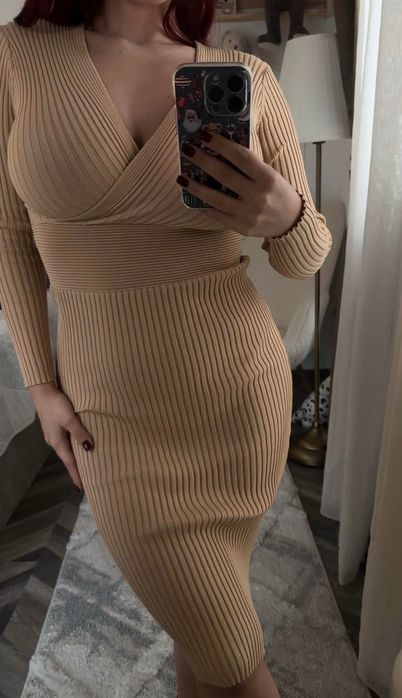 Рокля плетиво в бежов цвят