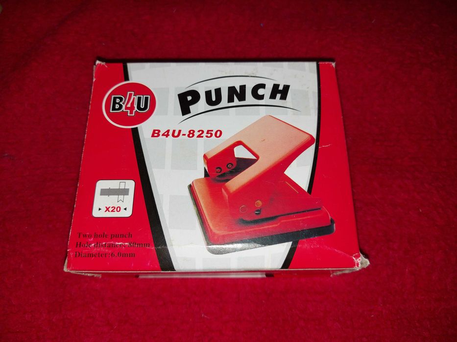 Perforator cu  corp metalic pentru maxim 30 coli,  model BAU – 8250