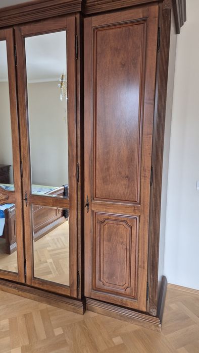 Vand mobilier lemn masiv. Dulap 5 usi.