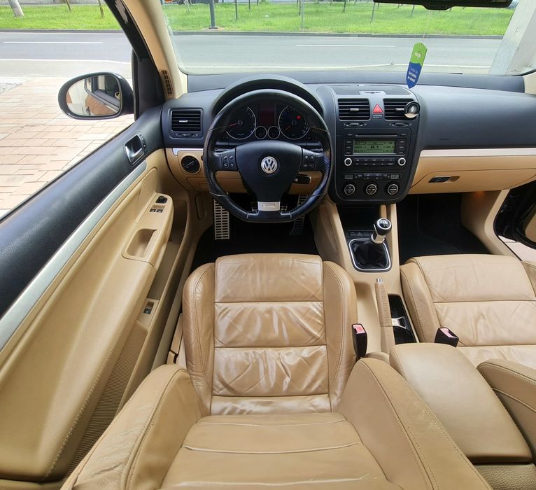 Volkswagen Golf GTI - 200 CP