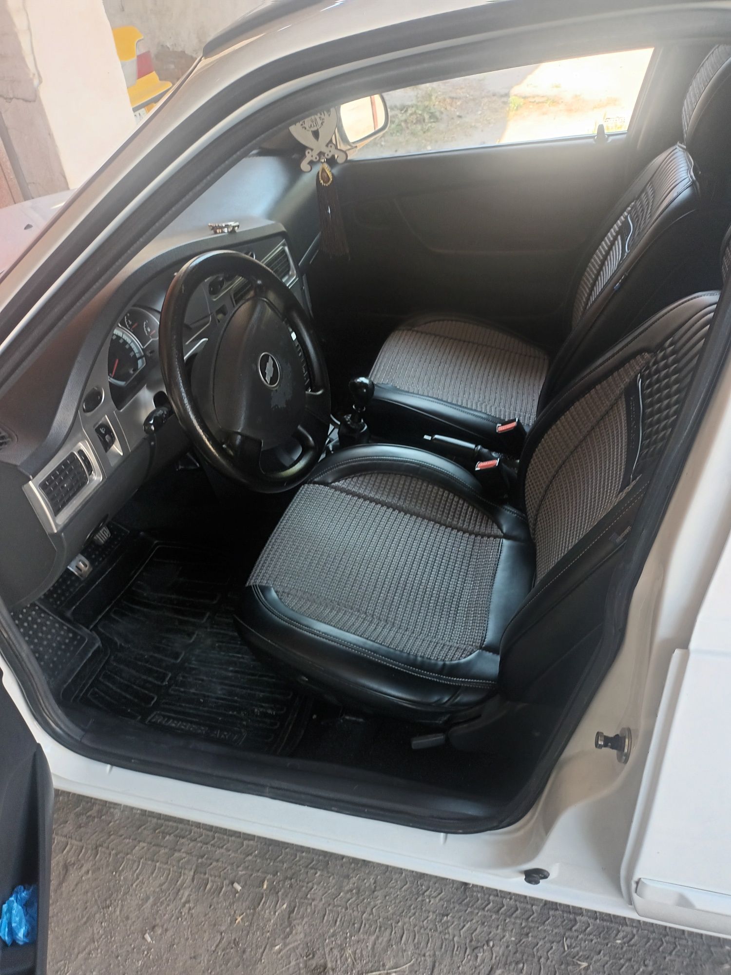 Chevrolet neksiya 2