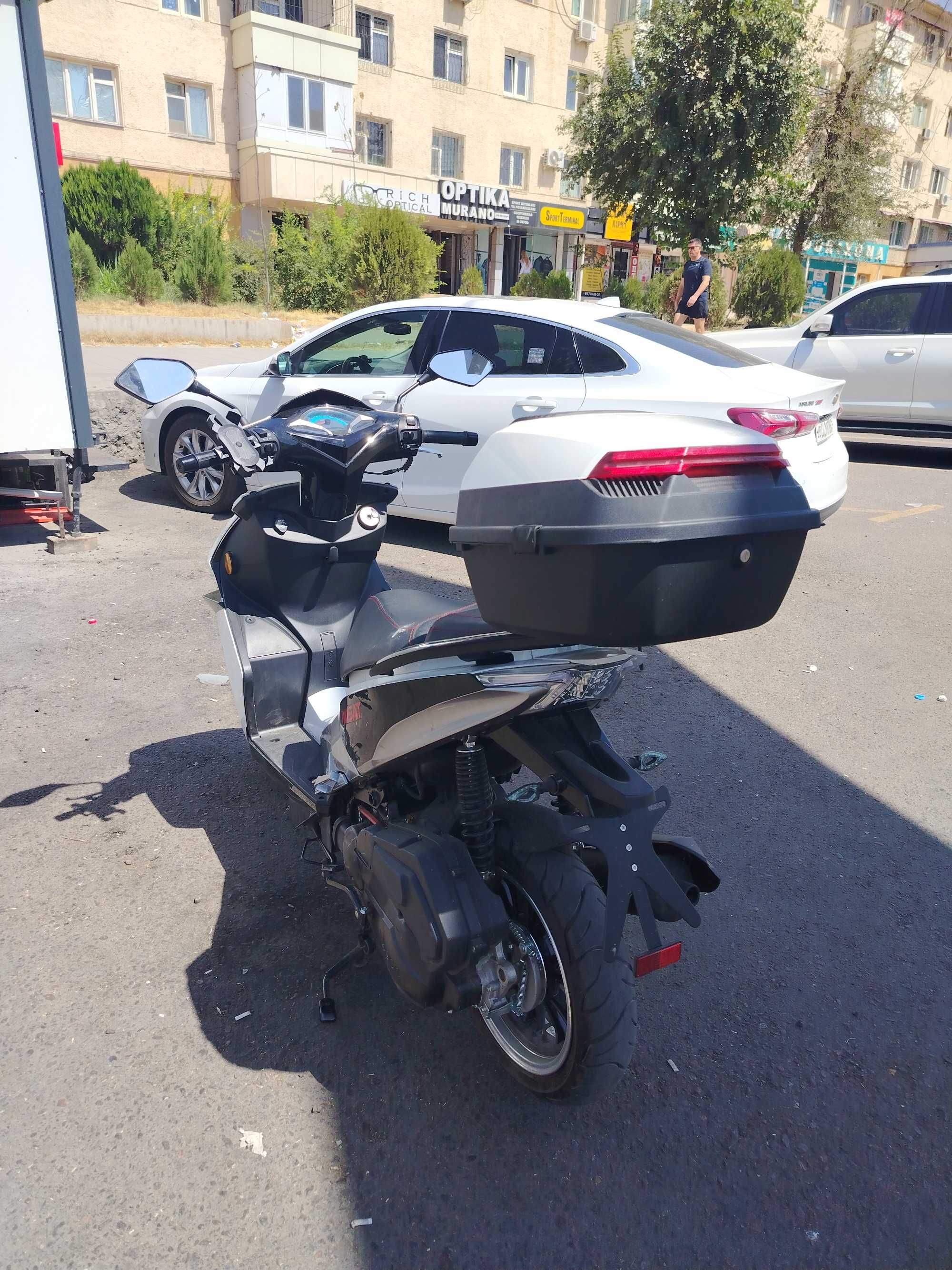 Skuter moto tank