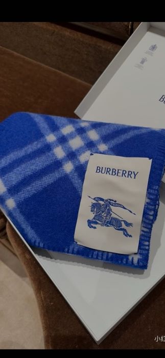 Esarfa-fular Burberry model 2026