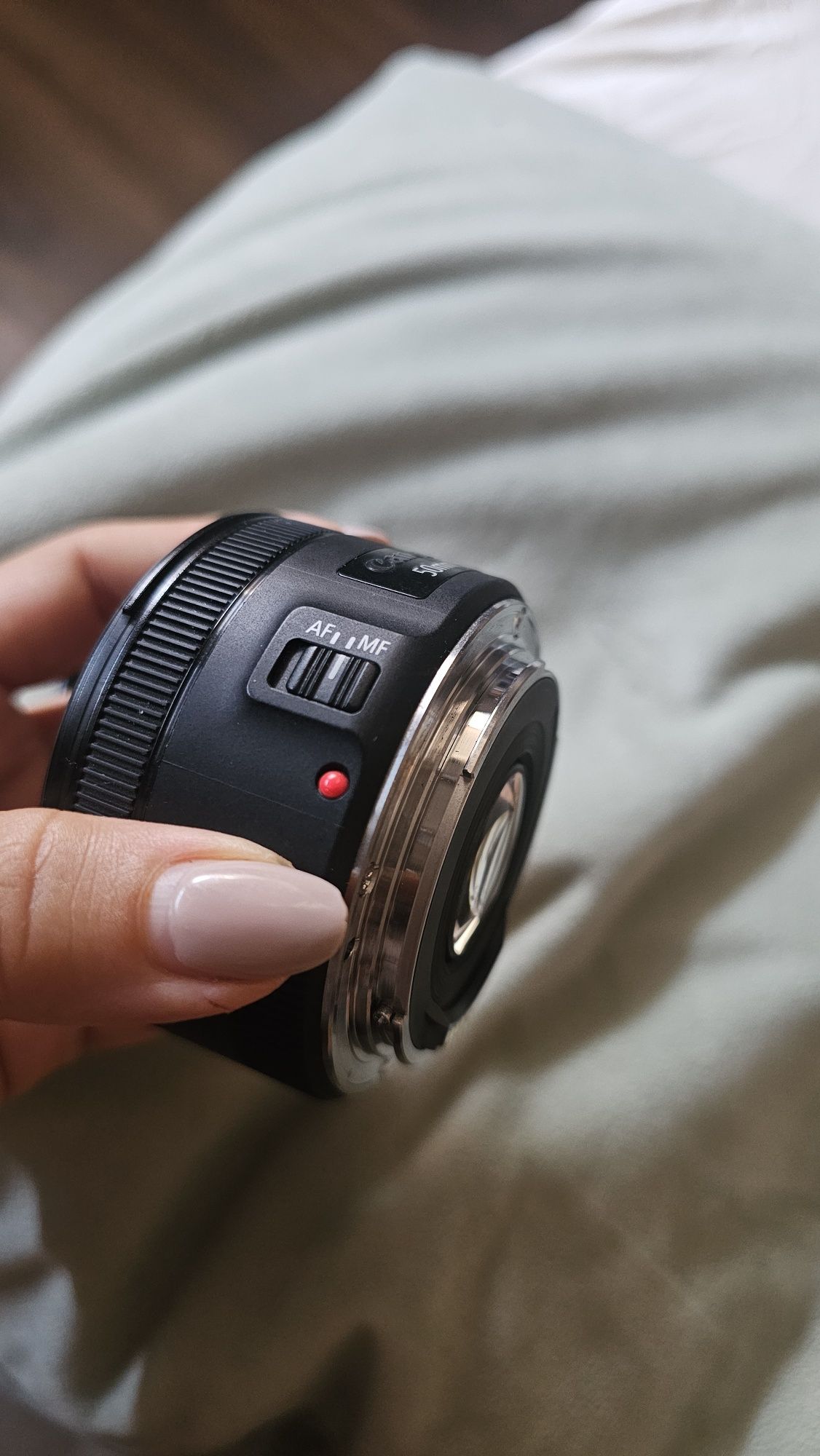 Фотоапарат Canon 2000d с два обектива