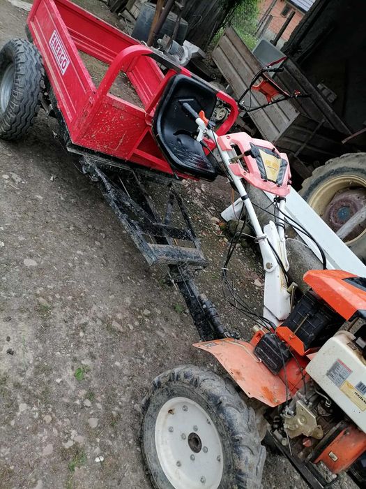 Vând motocultor cu remorca