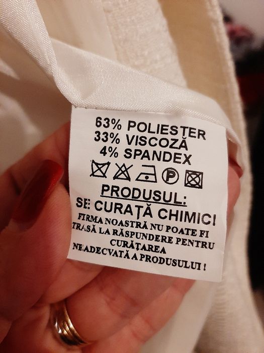 Vând palton cu broderie maci