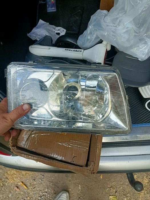 Фара Ауди 100 С3