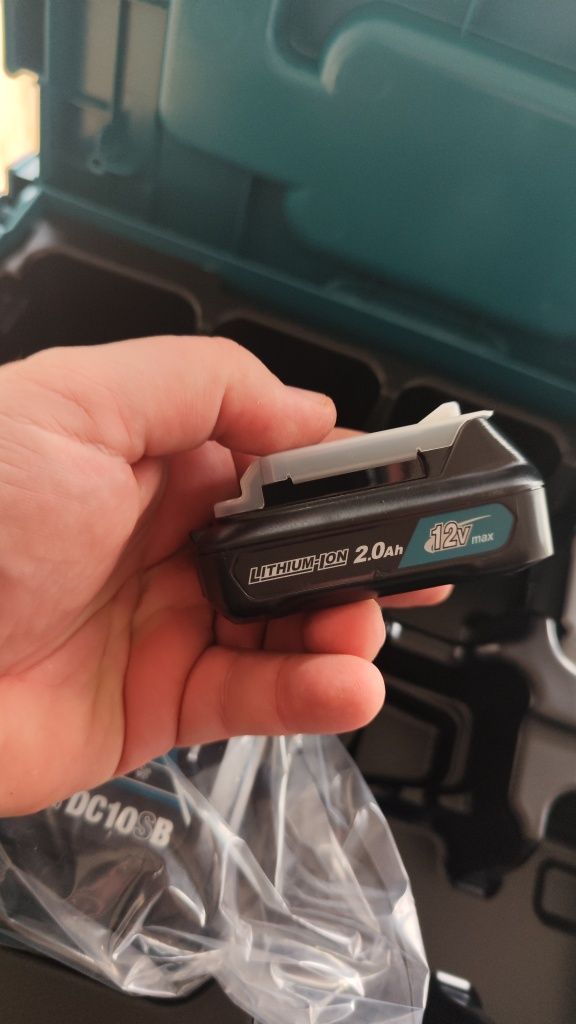 Лазер Makita SK700D + куфар + зарядно + 2хбатерии