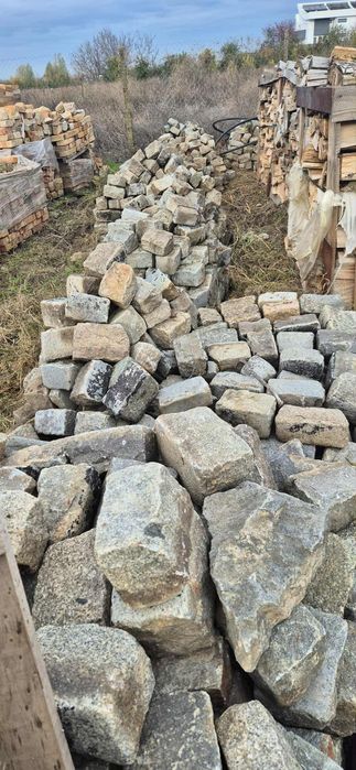 Vând cărămidă șamotă ,piatra cubica,și cărămidă roșie din demolari