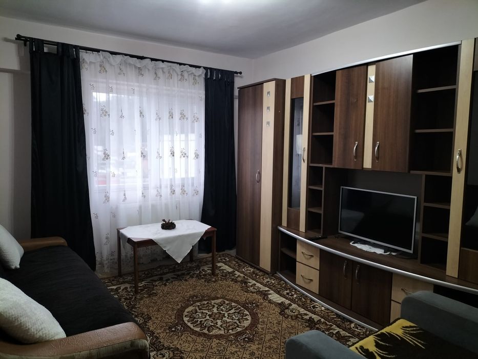 Închiriez garsonieră