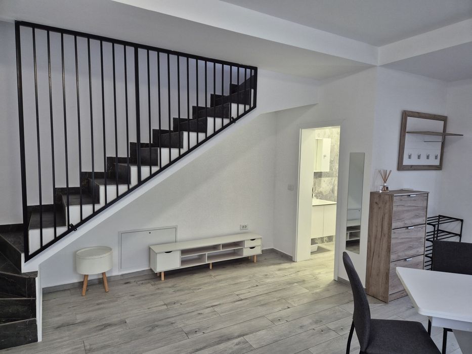 Proprietar Închiriez parte de duplex P+M