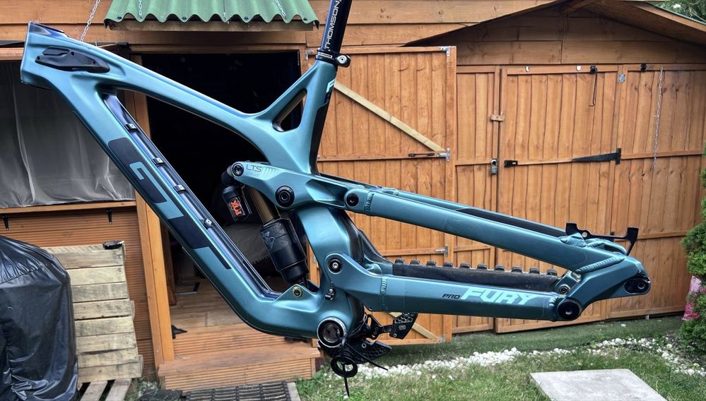 GT Fury Carbon Pro 2022 L Frameset