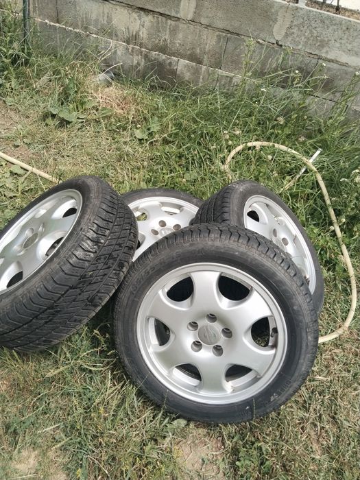 Vând cauciucuri de vara cu tot cu jante de aliaj pt skoda