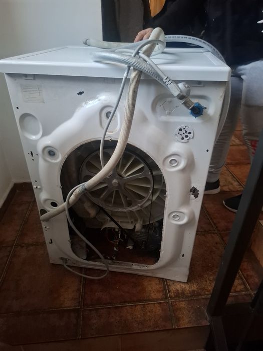 Vând Mașină de spălat cu uscător  8 kg , 5 uscare !!