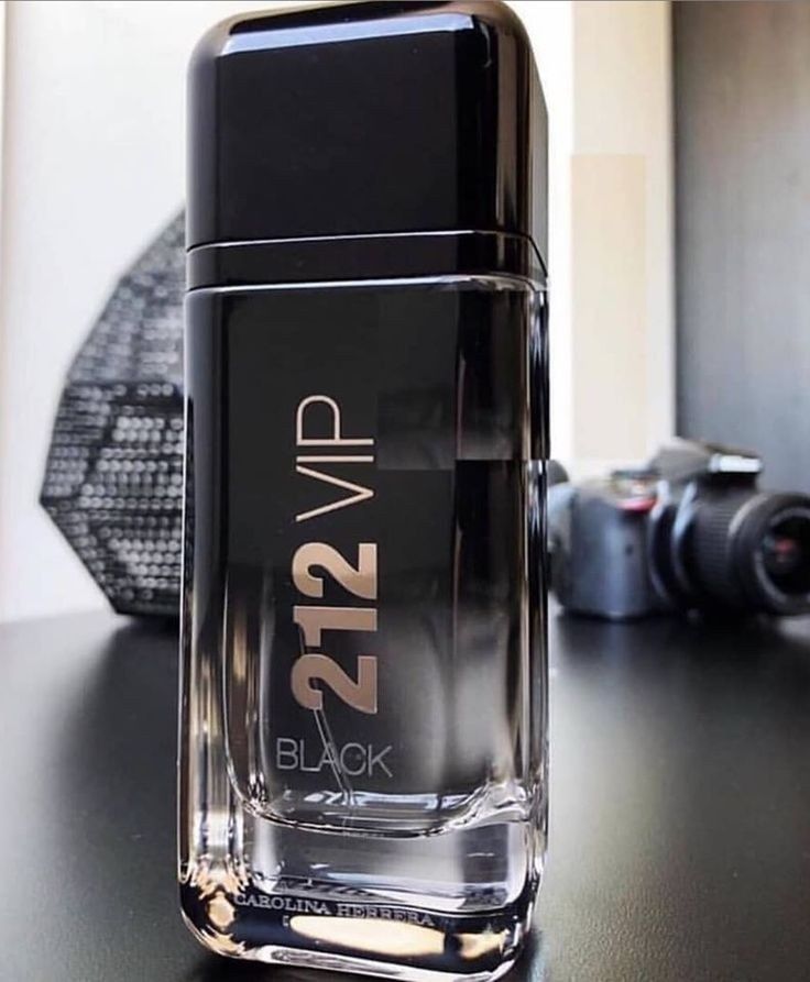 Carolina Herrera 212 VIP Black EDP 100ml - за мъже