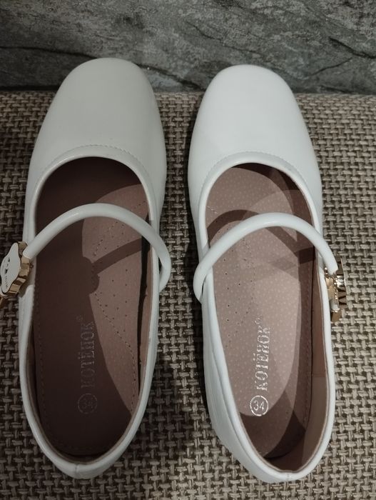 Продается обувь для девочек