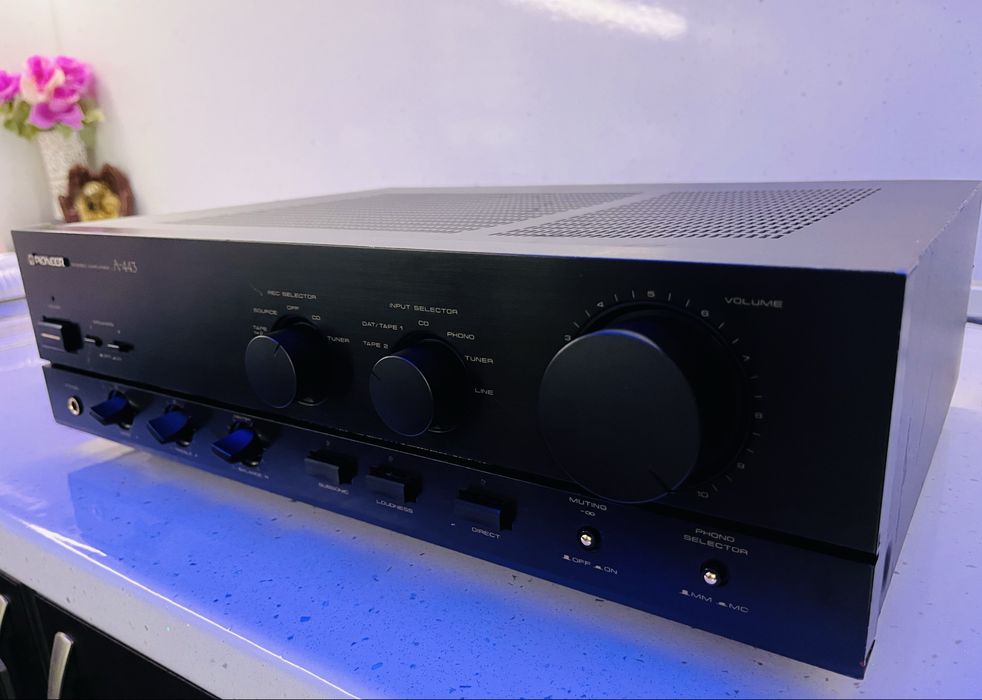 Pioneer A-443 стерео усиловател.