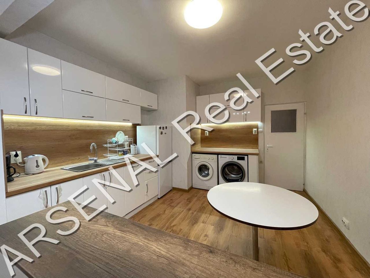 Дава се под наем Двустаен апартамент в София, Център - 77 кв.м за 450 € - Снимка #6