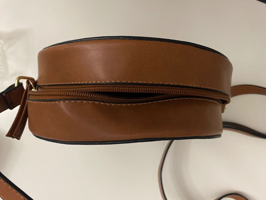 Дамска кафява чанта през рамо