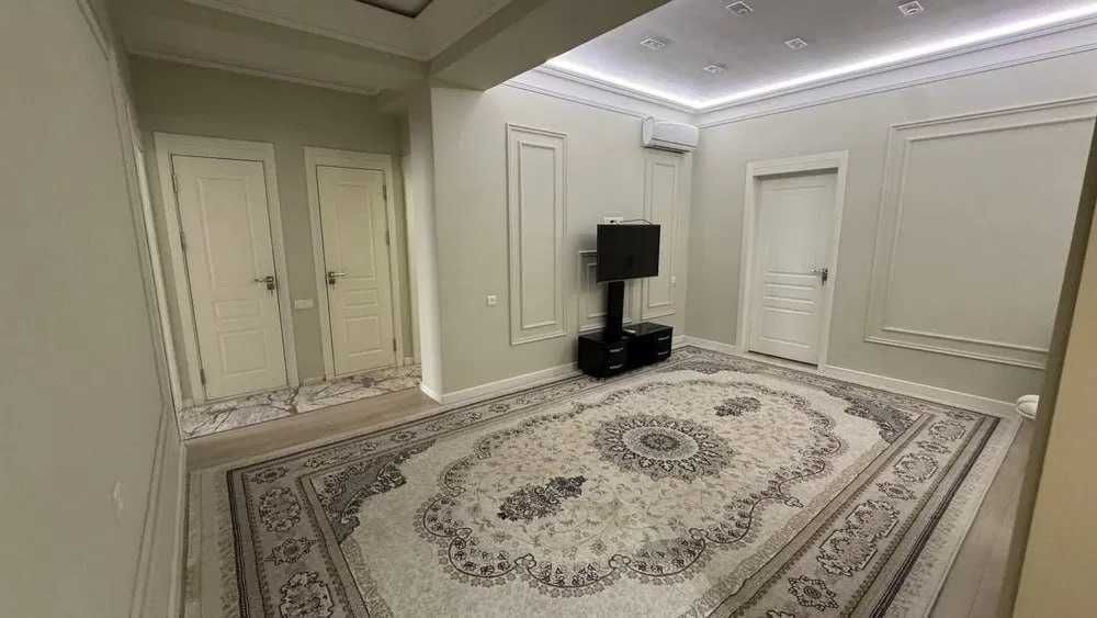 Срочно сдается 3-х ком квартира рядом с метро Минор В Ц5 887*