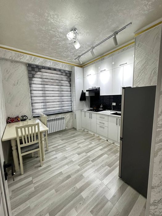 Mashenasozlar Pushkin metroga yaqin joyda kvartira bor Bezmakler