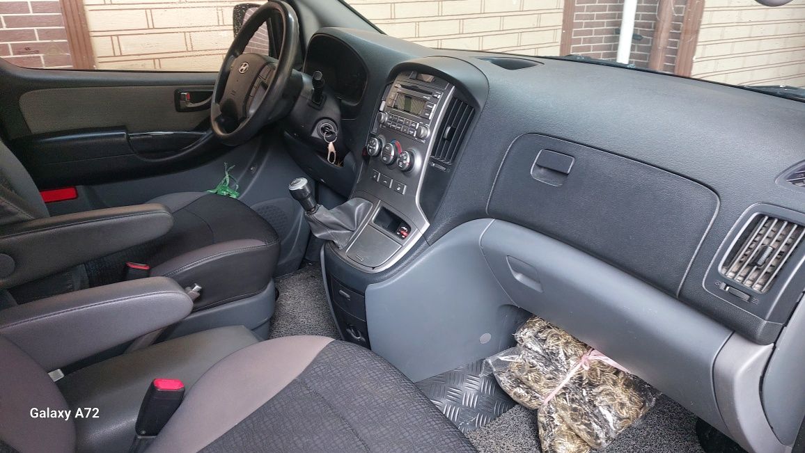 Hyundai starix  255.000 yurgan 2012 yil  metanga moslangan