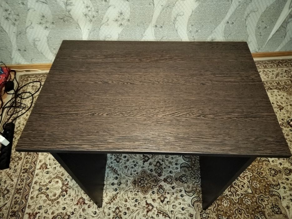 Продам компьютерный стол