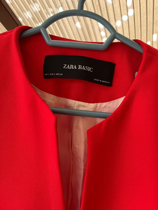 Zara-червено сако