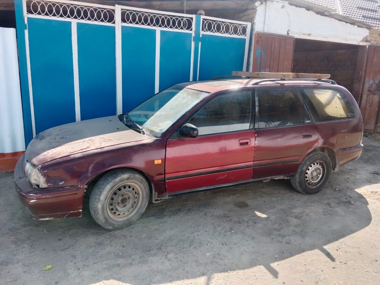 Продаётся машина Nissan Primera 1991года