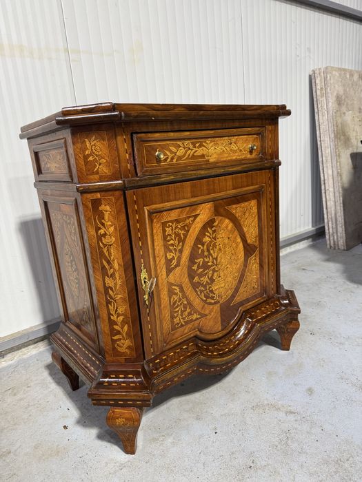 Comoda din lemn masiv cu intarsii, stil Louis XV