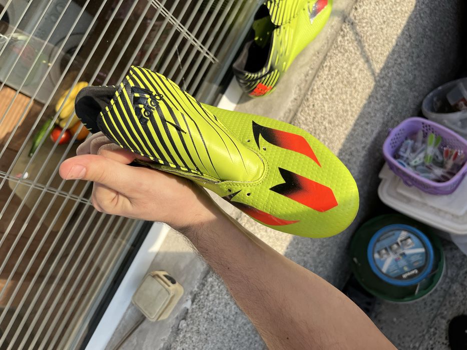 Бутонки , обувки за футбол