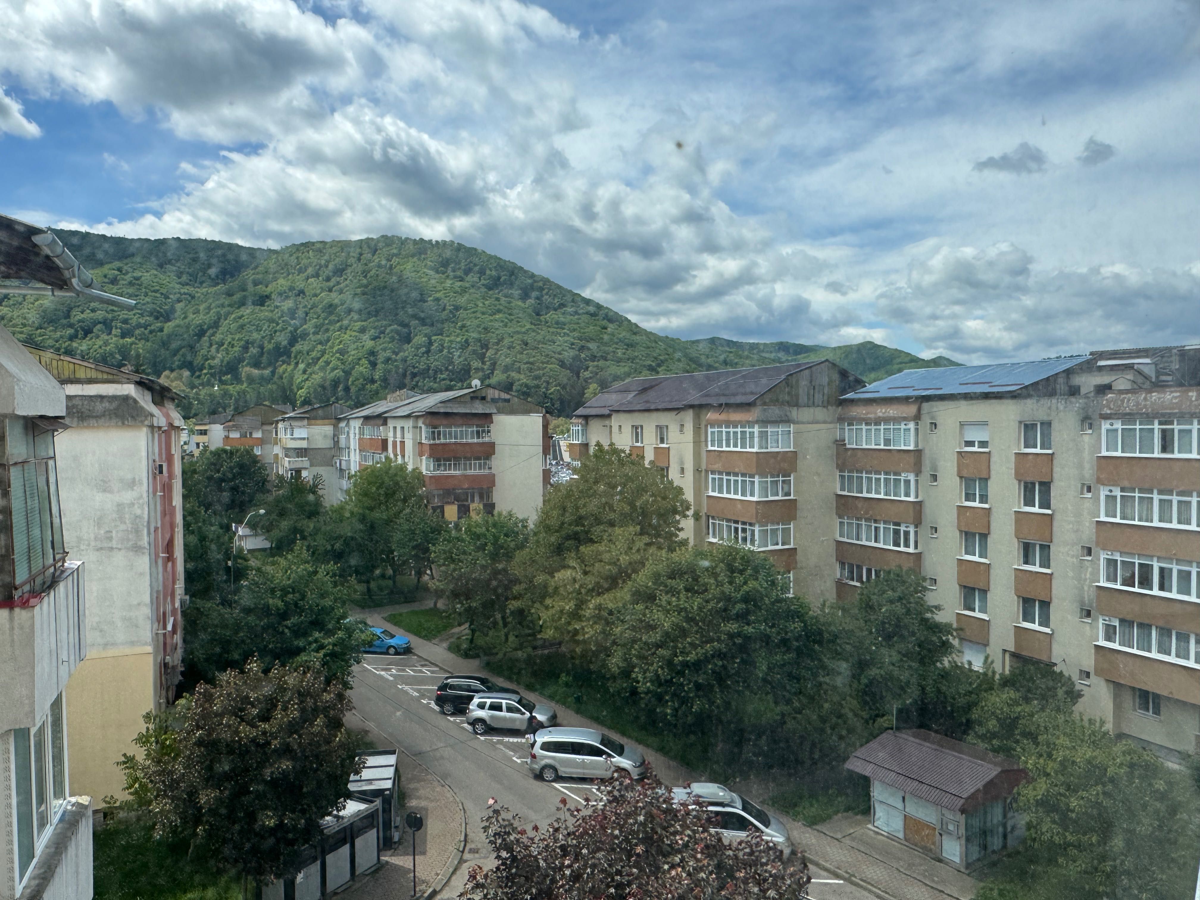 Închiriez apartament mobilat - 3 camere in Precista