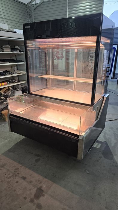 Vitrina frigorifica mezeluri afumături carne