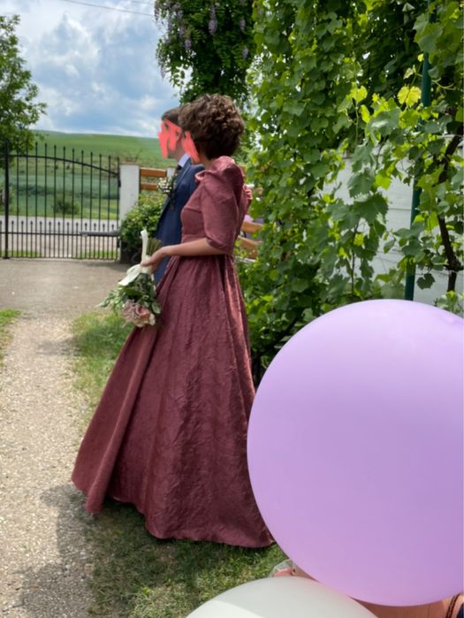 Vând rochie elegantă