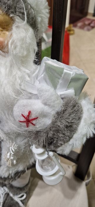 Mos Crăciun alb cu gri