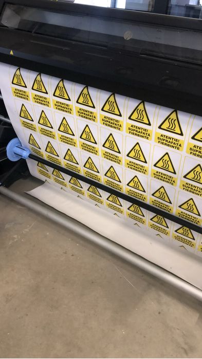 Etichete autoadezive personalizate. Prețuri de la 0,12 lei/buc.