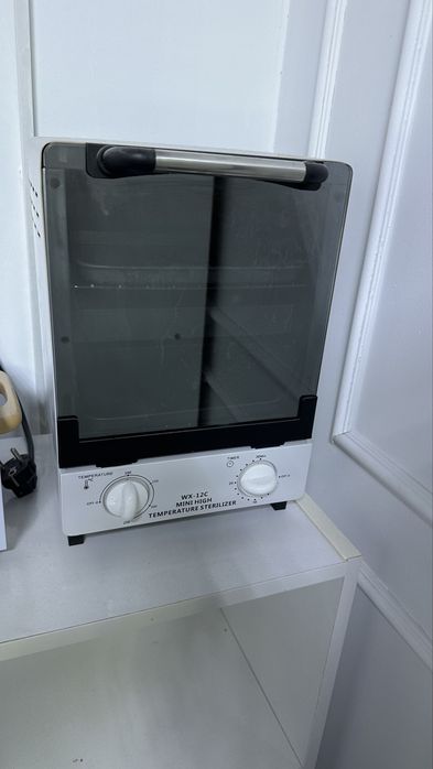 Продам сухожар и маникюрный стол