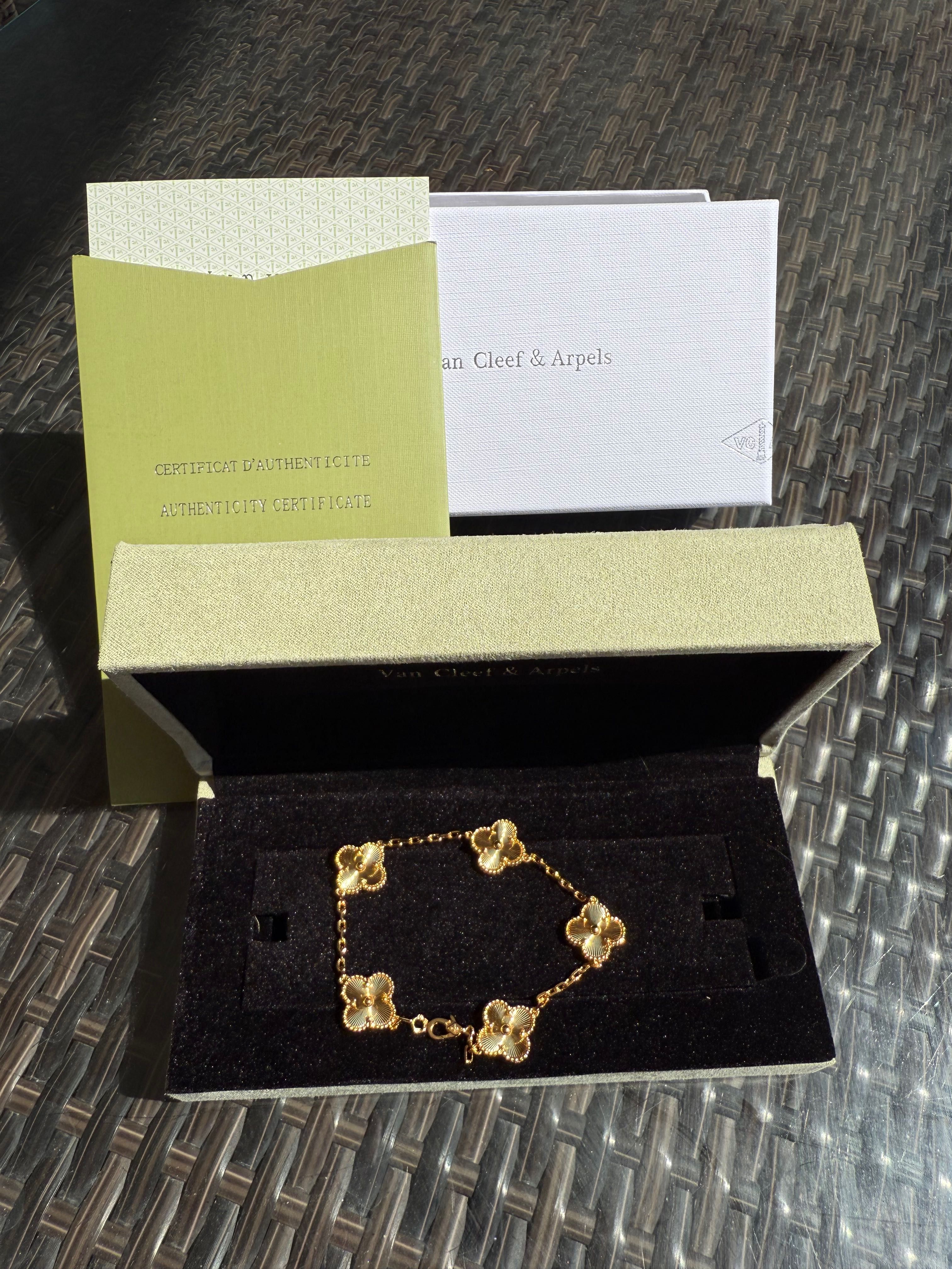 Гривни Van Cleef& Arpels
