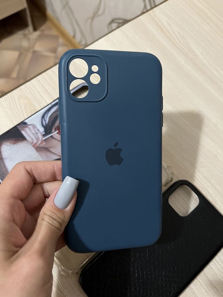 Продам чехлы на iPhone 11