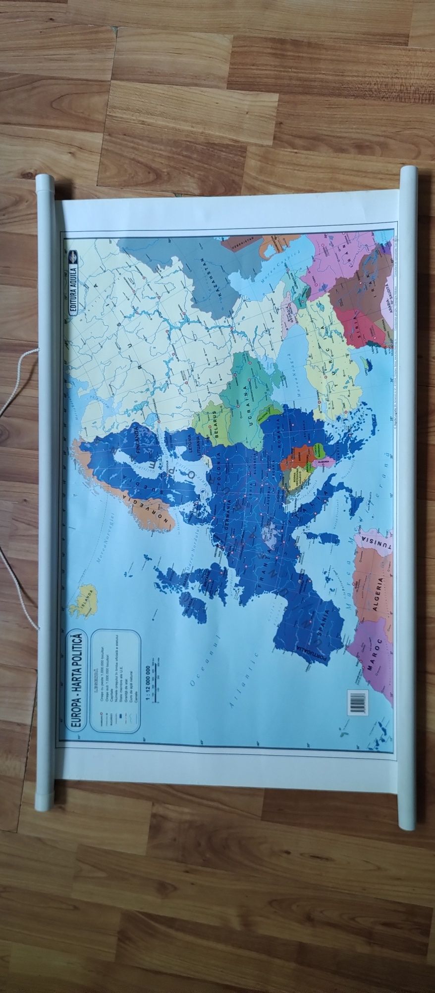 Europa -harta Politică+ harta Fizică( 70x40 cm).