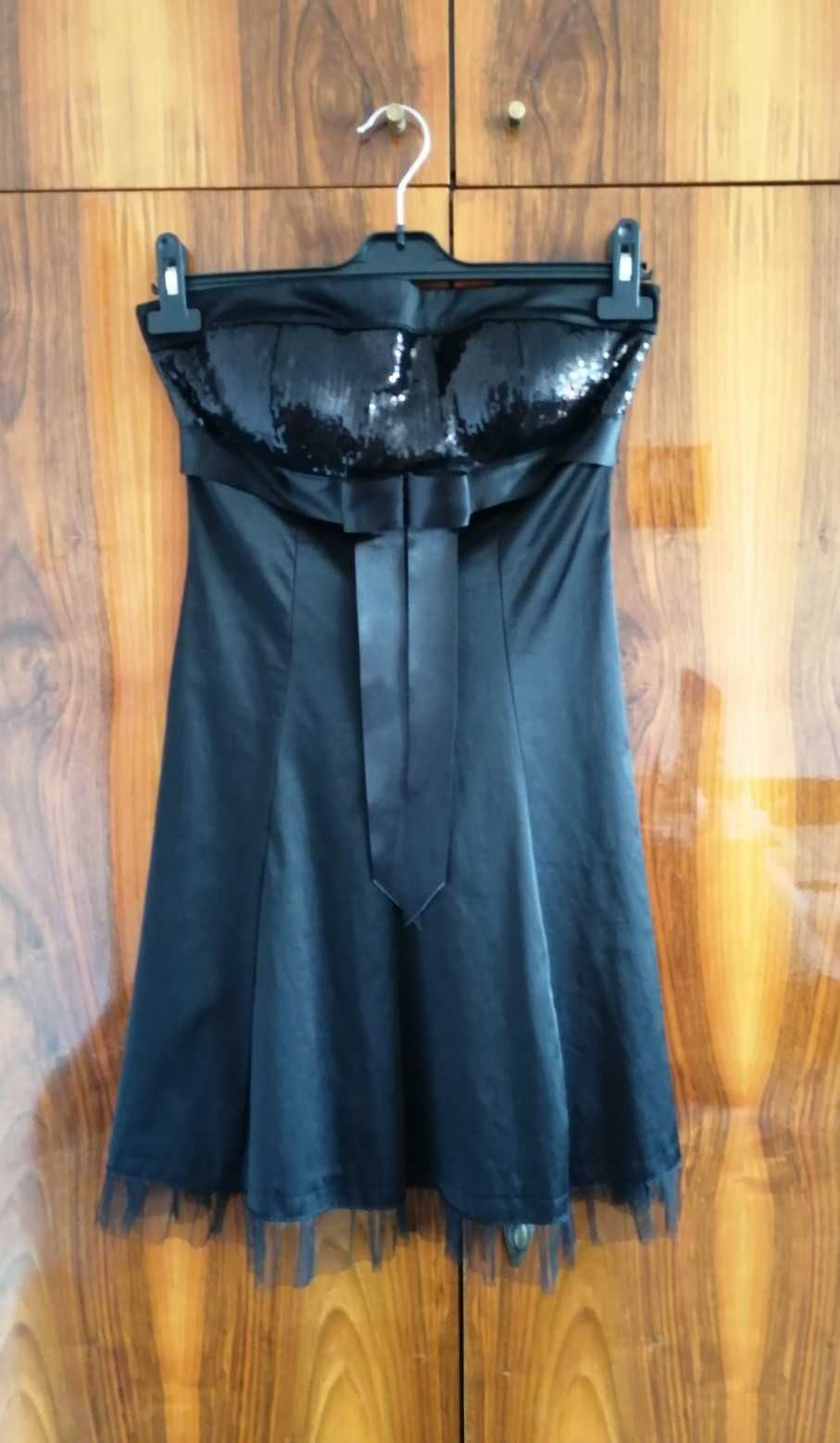 Черна лъскава рокля с пайети