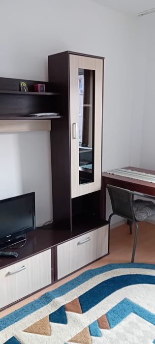 De închiriat garsonieră (camera de calin)