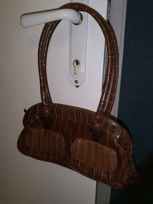 Малка кафява чантичка