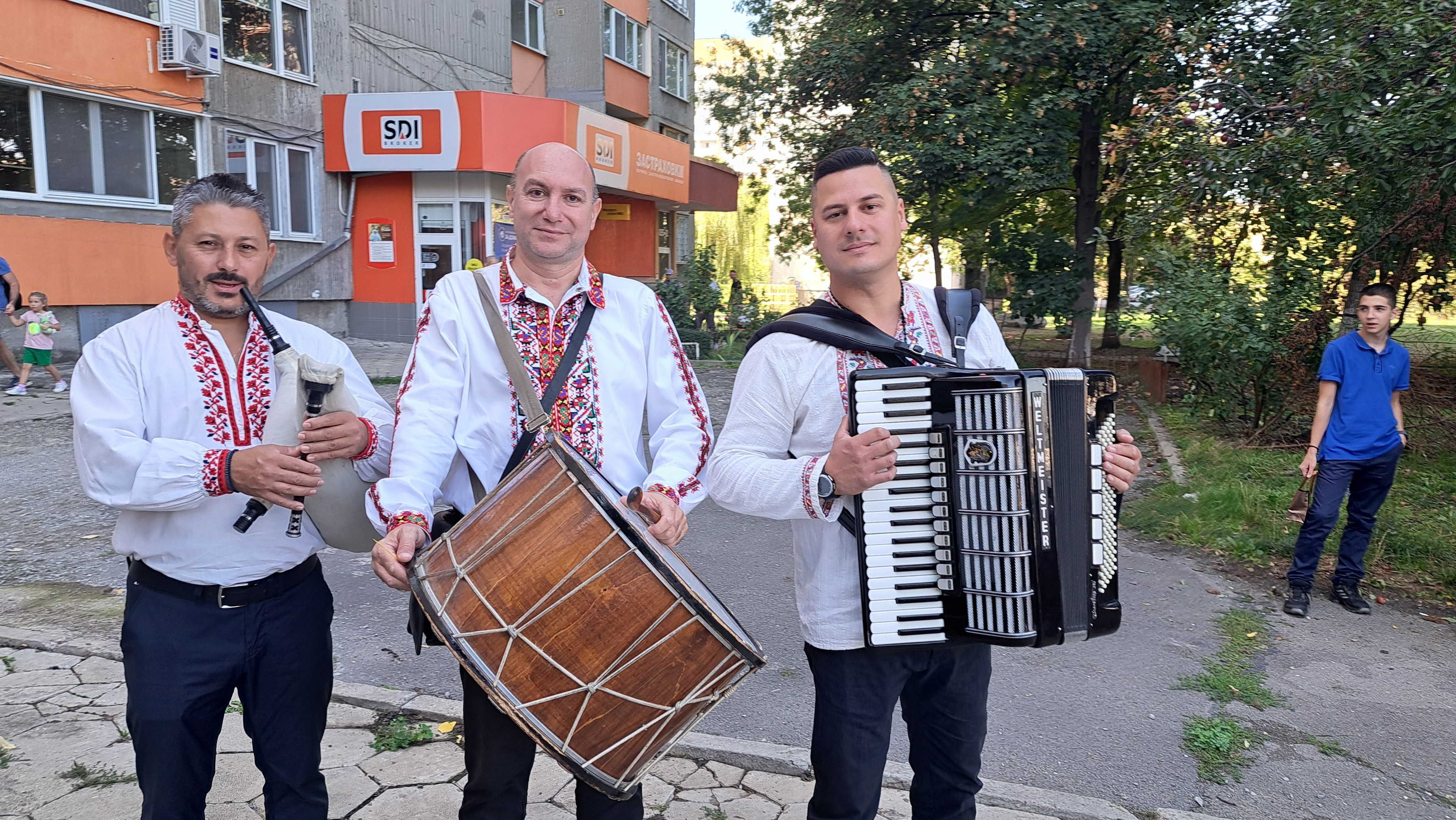 Оркестър за извеждане на булки