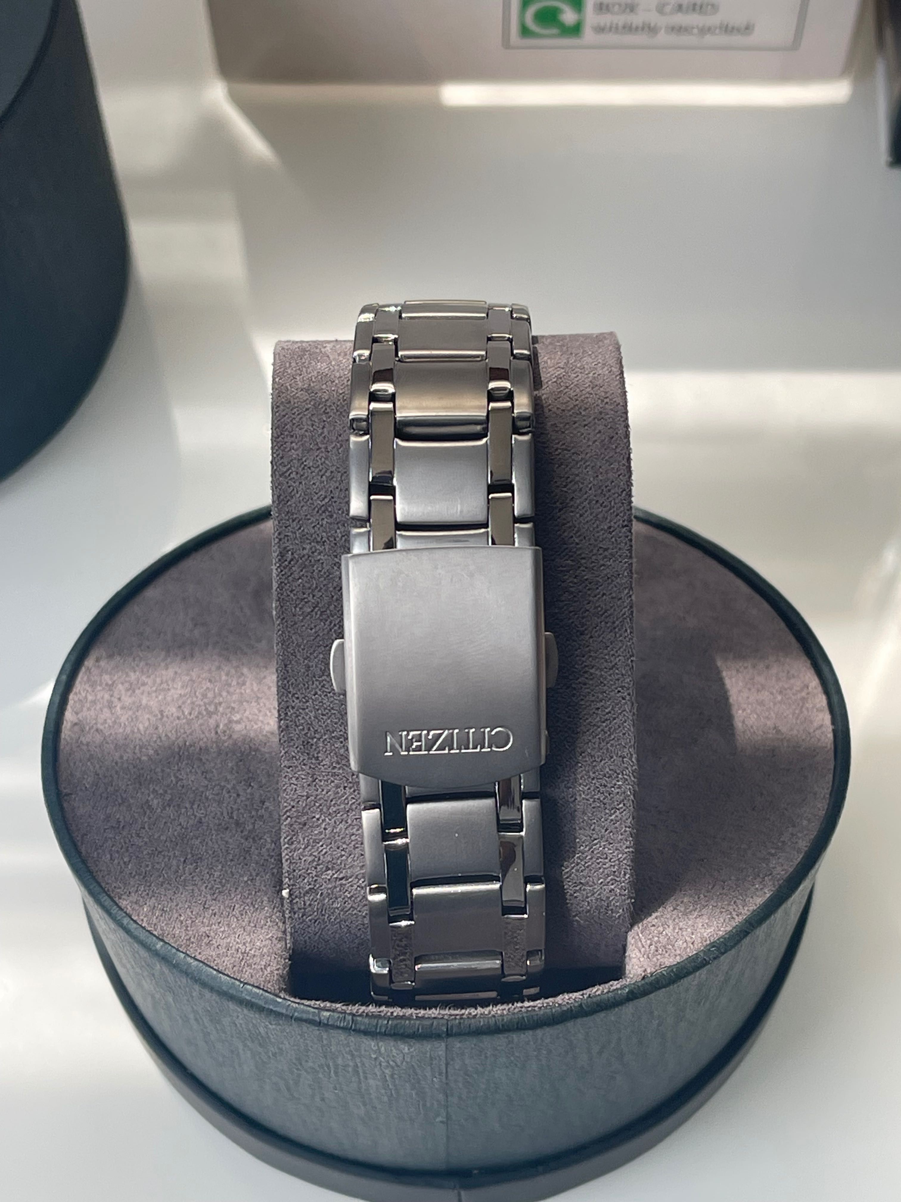 Часовник citizen eco drive titanium чисто нов