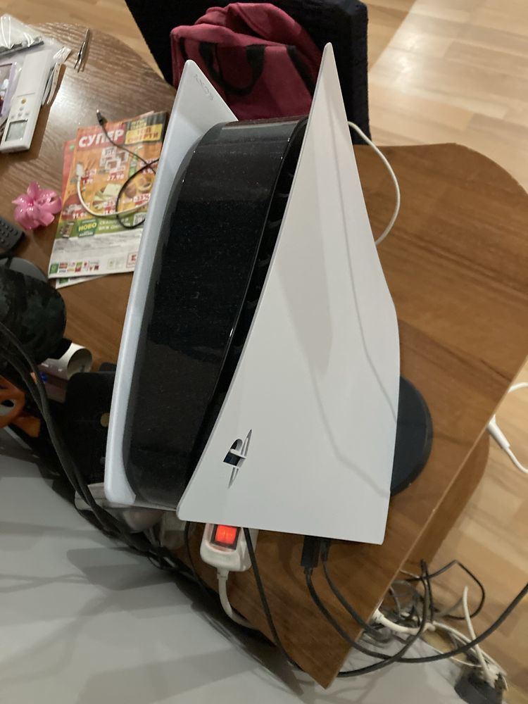 Продавам ps 5  600 лв‼️‼️‼️